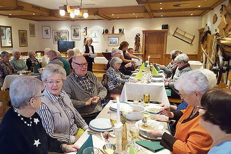 Traditionelles Gr&uuml;nkohlessen in Nenndorf