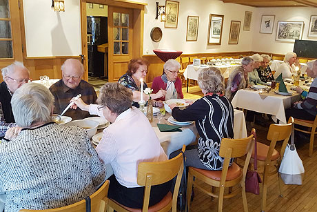 Traditionelles Gr&uuml;nkohlessen in Nenndorf
