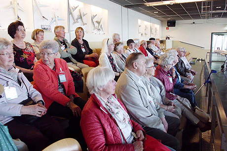 Modellschau und Tour im Flughafen