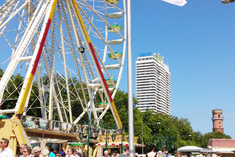Sonne und Schiffe in Travem&uuml;nde