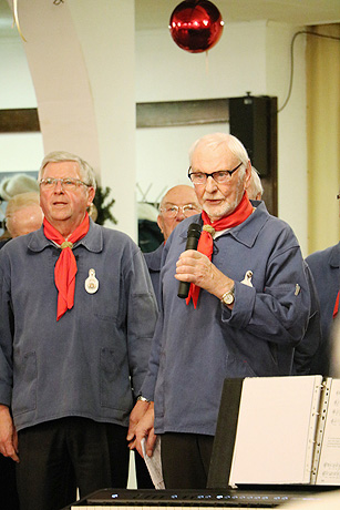 Festliches Weihnachtsessen mit tollem Unterhaltungsprogramm