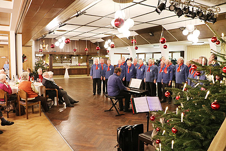 Festliches Weihnachtsessen mit tollem Unterhaltungsprogramm