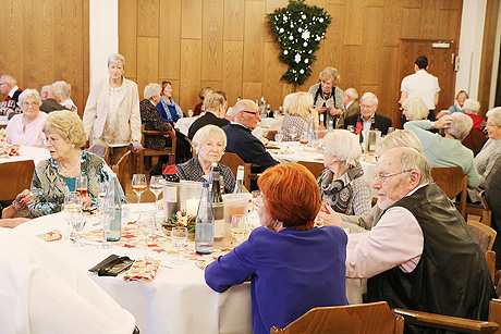 Festliches Weihnachtsessen mit tollem Unterhaltungsprogramm
