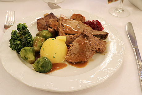 Festliches Weihnachtsessen mit tollem Unterhaltungsprogramm