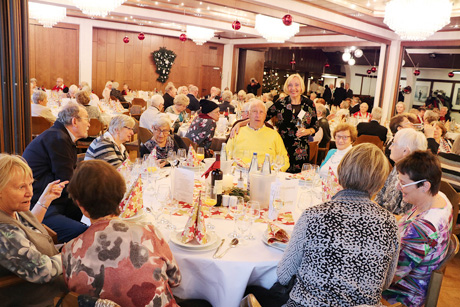 Festliches Weihnachtsessen mit tollem Unterhaltungsprogramm