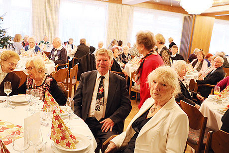 Festliches Weihnachtsessen mit tollem Unterhaltungsprogramm