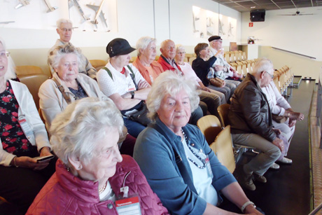 Modellschau und Tour im Flughafen