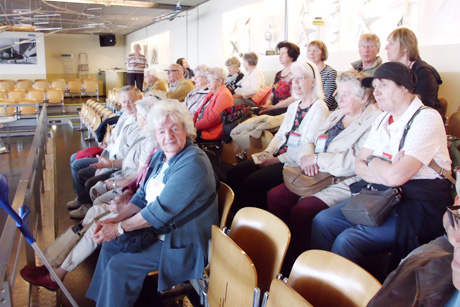 Modellschau und Tour im Flughafen