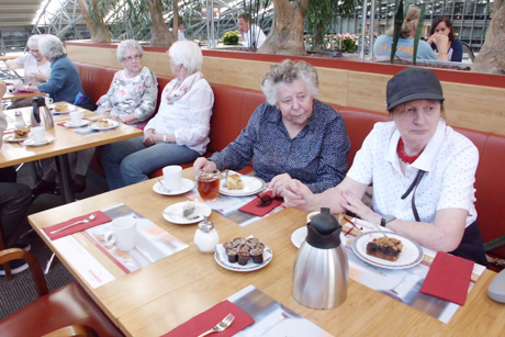 Modellschau und Tour im Flughafen