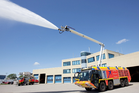 Modellschau und Tour im Flughafen