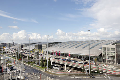 Modellschau und Tour im Flughafen