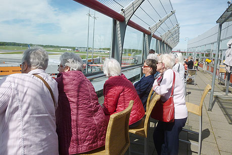 Modellschau und Tour im Flughafen