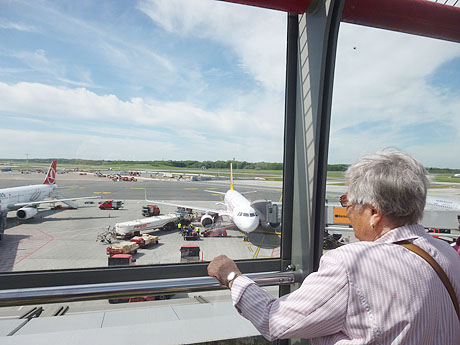 Modellschau und Tour im Flughafen