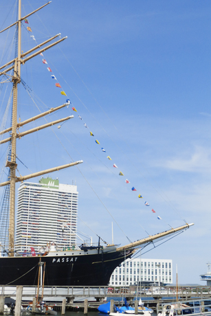 Sonne und Schiffe in Travem&uuml;nde