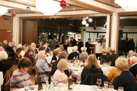 Festliches Weihnachtsessen