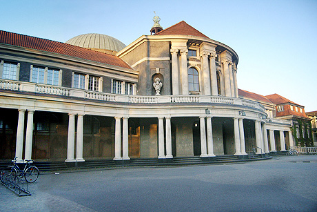 100 Jahre Bildung im Herzen der Stadt