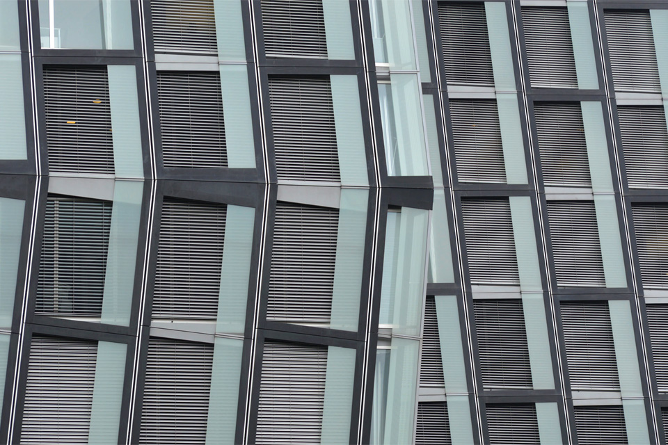 Zu welchem Geb&auml;ude geh&ouml;rt die auf dem Foto abgebildete Fassade?