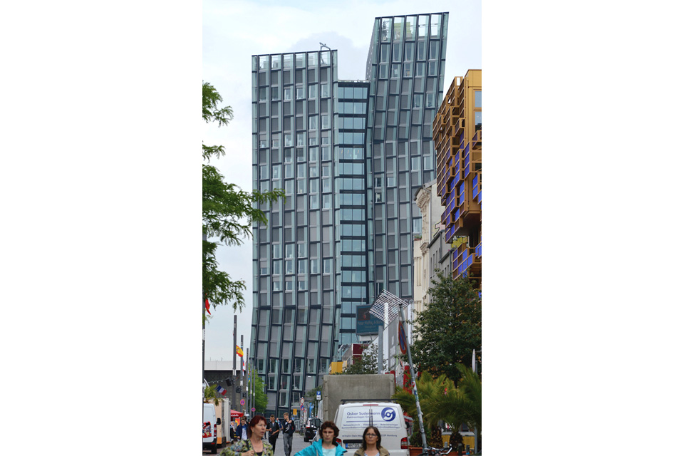 Auf welchem Geb&auml;ude thront diese Weltkugel?