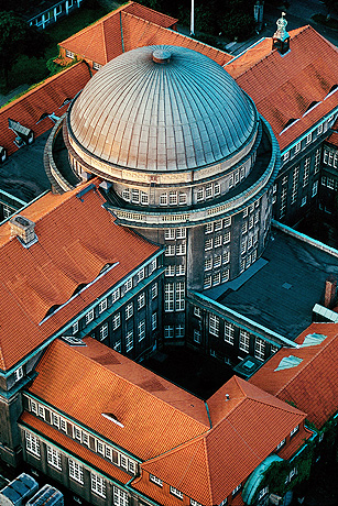 100 Jahre Bildung im Herzen der Stadt