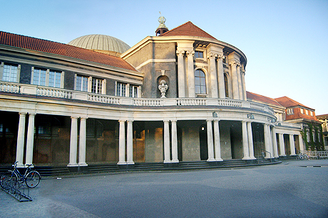 100 Jahre Bildung im Herzen der Stadt