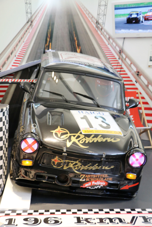 Knatternde Ostalgie am Checkpoint Charlie