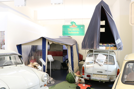 Knatternde Ostalgie am Checkpoint Charlie