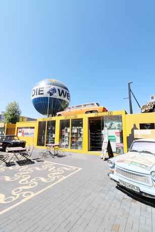 Knatternde Ostalgie am Checkpoint Charlie