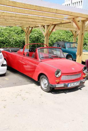 Knatternde Ostalgie am Checkpoint Charlie