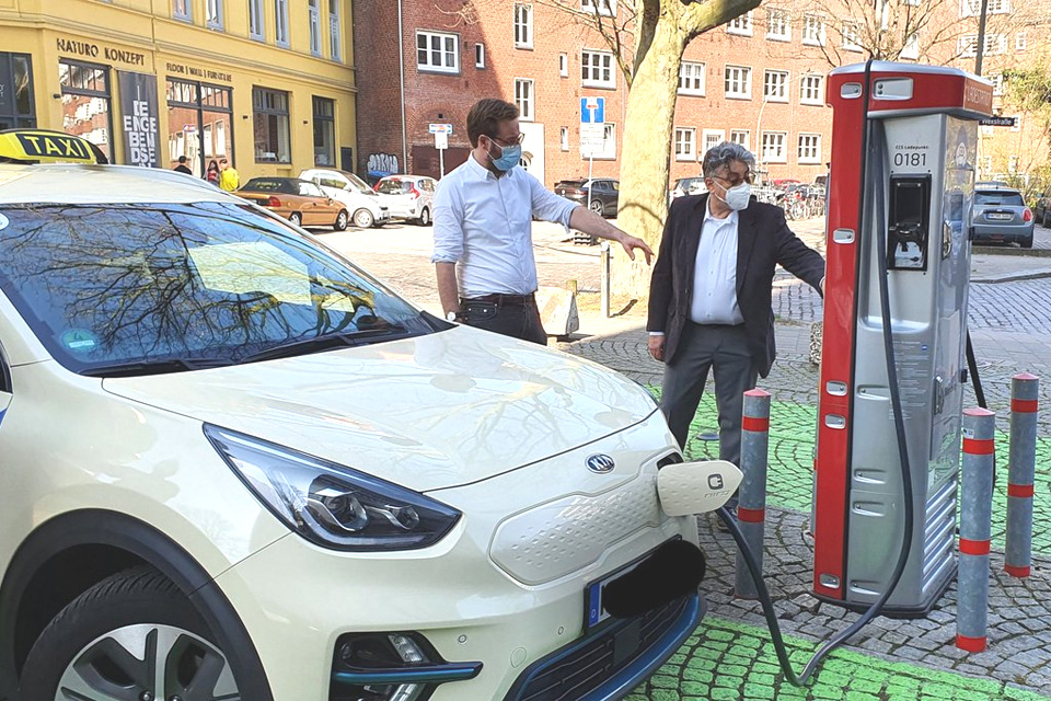 Elektrische und inklusive Taxis