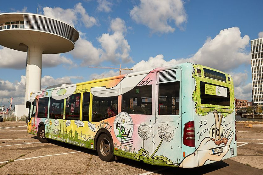 Bunter Bus zum Jubil&auml;um