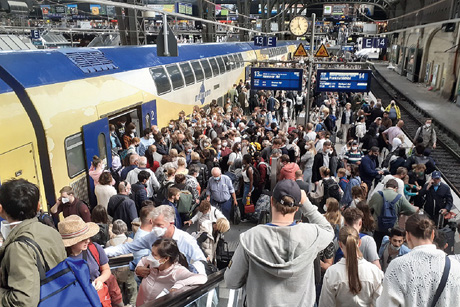 9-Euro-Syndrom am Hauptbahnhof, Foto: (c) Bernd Ricanek