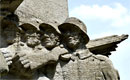 Auf welchem Denkmal prangen diese martialischen Gesichter?