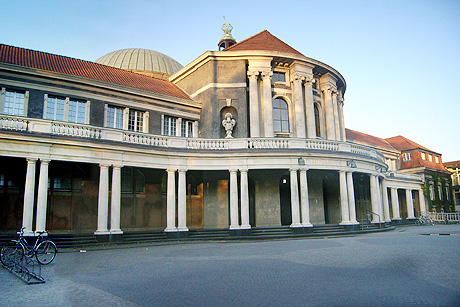 Südeingang des Hauptgebäudes der Universität Hamburg