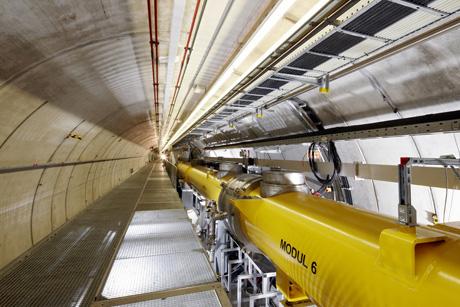 Beschleunigertunnel des Freie-Elekronen-Röntgenlasers FLASH, Foto: (c) DESY / Heiner Müller-Elsner