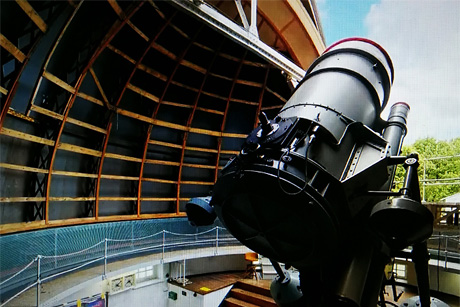 Der 1911 gebaute Große Refraktor ist eines der Spiegelteleskope der Sternwarte
