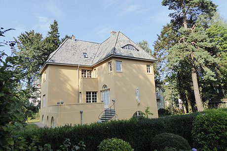 Das restaurierte Dehmelhaus von Südwesten