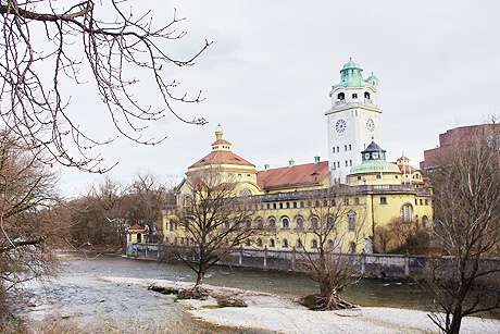 Das Müllersche Volksbad in München war bei seiner Fertigstellung 1901 das größte und teuerste Schwimmbad d