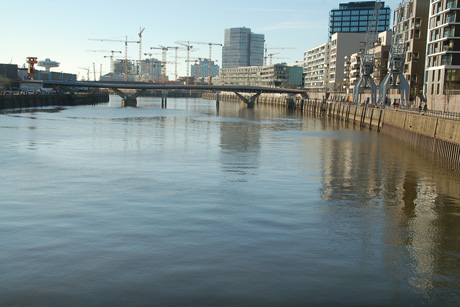 Eine Million Euro versenkt? Fahrrinne im Baakenhafen womöglich unnötig vertieft, Foto: (c) Schwarz/stahlpress