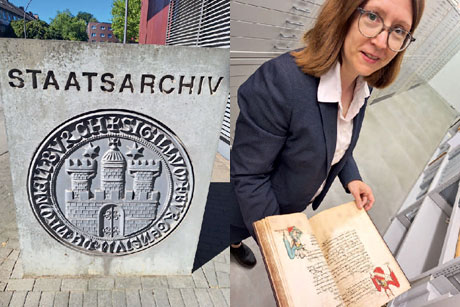 Stele vor dem Staatsarchiv (l.), Staatsarchiv-Leiterin Dr. Christine Axer (r.), Fotos: (c) stahlpress Medienbüro