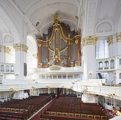 Die große Steinmeyer-Orgel in der Hauptkirche St. Michaelis Die große Steinmeyer-Orgel in der Hauptkirche St. Michaelis
