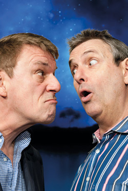 Eine Szene aus dem neuen Satirerepertoire 'machtaktiv' des Duos Alma Hoppe Eine Szene aus dem neuen Satirerepertoire 'machtaktiv' des Duos Alma Hoppe