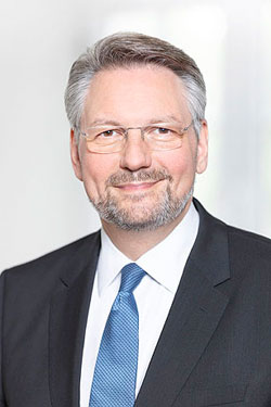 Prof. Dr. Hans-Jörg Czech, neuer Alleinvorstand der SHMH (Foto: Stiftung Historische Museen Hamburg, © Sinje Hasheider) Prof. Dr. Hans-Jörg Czech, neuer Alleinvorstand der SHMH (Foto: Stiftung Historische Museen Hamburg, © Sinje Hasheider)