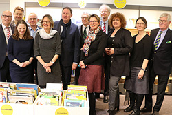 Kirsten Boie mit den anderen Beteiligten bei der Vorstellung des Projekts Kirsten Boie mit den anderen Beteiligten bei der Vorstellung des Projekts