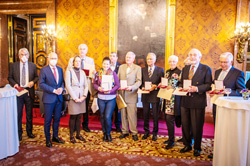 Verleihung der Medaille für treue Arbeit im Dienste des Volkes im Rathaus, Foto: © Senatskanzlei Verleihung der Medaille für treue Arbeit im Dienste des Volkes im Rathaus, Foto: © Senatskanzlei