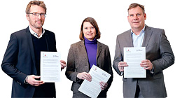 Volker Wiedemann, 'Leiter Personalamt', Julia Sprei, 'Geschäftsführerin ZAF', und Prof. Dr. Micha Treuscher, 'Präsident HAW Hamburg', Foto: © Philipp Meuser Volker Wiedemann, 'Leiter Personalamt', Julia Sprei, 'Geschäftsführerin ZAF', und Prof. Dr. Micha Treuscher, 'Präsident HAW Hamburg', Foto: © Philipp Meuser