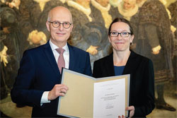 Ernennung von Ksenija Bekeris zur Schulsenatorin durch Hamburgs Ersten Bürgermeister Dr. Peter Tschentscher, Foto: © Senatskanzlei Ernennung von Ksenija Bekeris zur Schulsenatorin durch Hamburgs Ersten Bürgermeister Dr. Peter Tschentscher, Foto: © Senatskanzlei