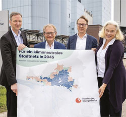 Umweltsenator Jens Kerstan (2. v. l.) sowie Michael Prinz, Christian Heine und Kirsten Fust (v. l.) aus der Geschäftsführung der HEnW, Foto: Stadtnetz © HEnW Umweltsenator Jens Kerstan (2. v. l.) sowie Michael Prinz, Christian Heine und Kirsten Fust (v. l.) aus der Geschäftsführung der HEnW, Foto: Stadtnetz © HEnW