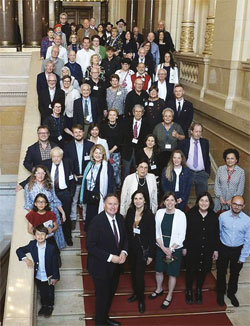 Besuch der jüdischen ehemaligen Hamburgerinnen und Hamburger im Rathaus. Foto: © Behörde für Kultur und Medien Besuch der jüdischen ehemaligen Hamburgerinnen und Hamburger im Rathaus. Foto: © Behörde für Kultur und Medien