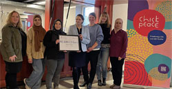 Dr. Melanie Leonhard, Senatorin für Wirtschaft und Innovation, wünscht der Chickpeace Cantina viel Erfolg, Foto: © Behörde für Wirtschaft und Innovation Dr. Melanie Leonhard, Senatorin für Wirtschaft und Innovation, wünscht der Chickpeace Cantina viel Erfolg, Foto: © Behörde für Wirtschaft und Innovation