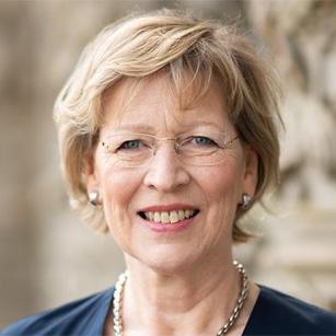 Dr. Dorothee Stapelfeldt